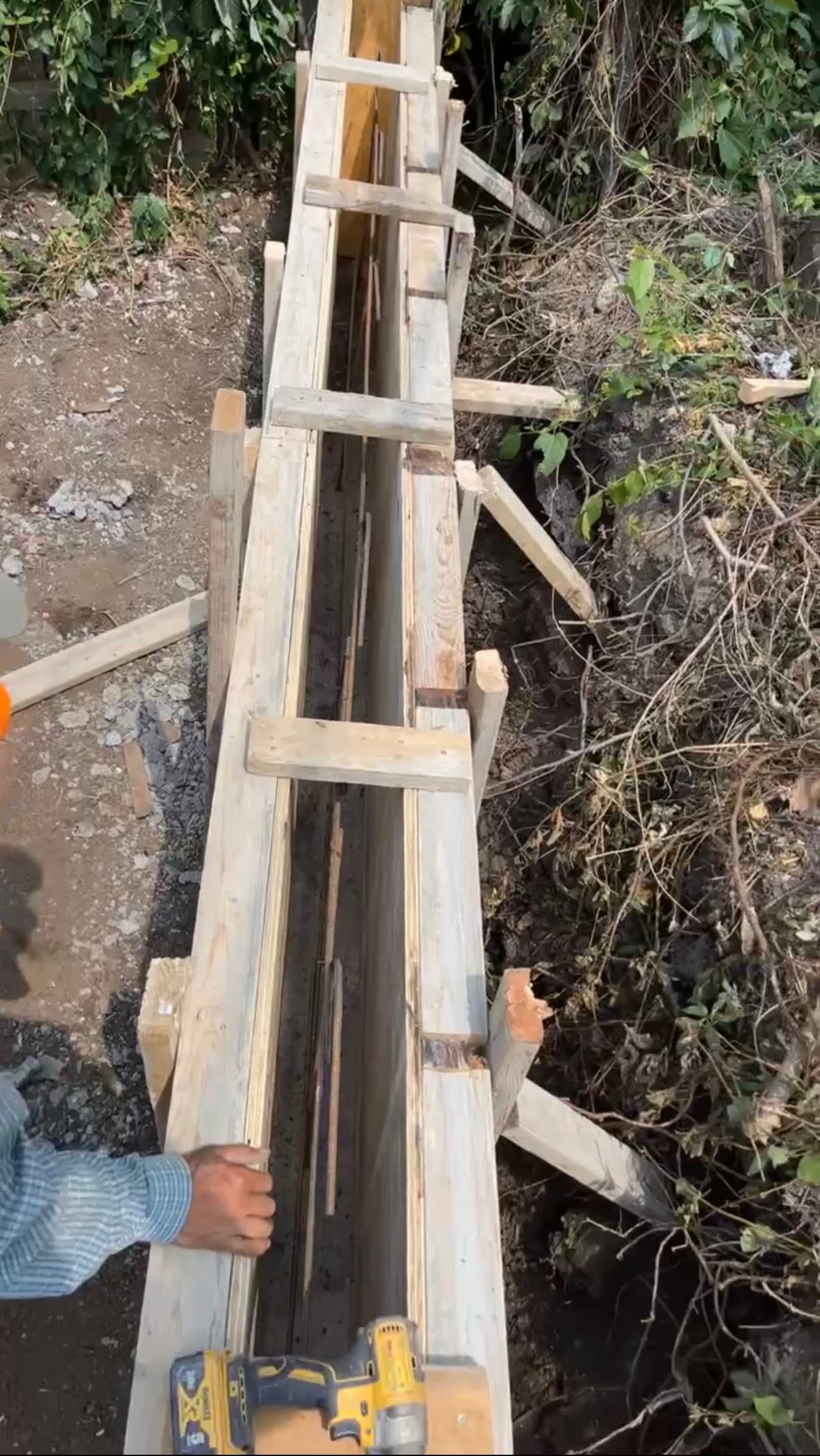 Retaining wall forms and reinforcing steel fully assembled, ready for concrete placement